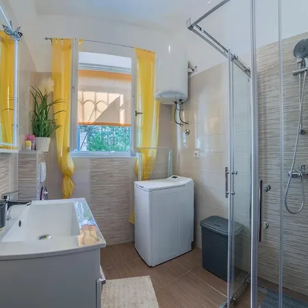 Ljube Apartment *